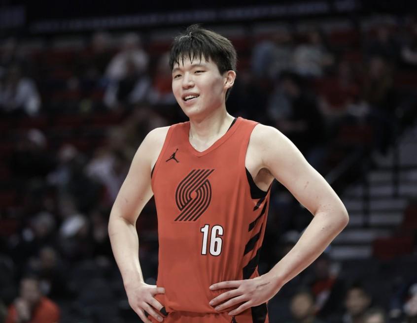 百度体育-心系老东家!杨瀚森助威青岛季后赛:祝兄弟们放平心态、一路高歌